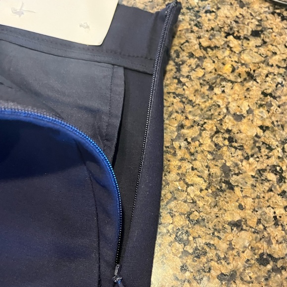 Ann Taylor navy blue shorts with white scalloped trim and side zip. NWT Size 4 - Picture 13 of 15